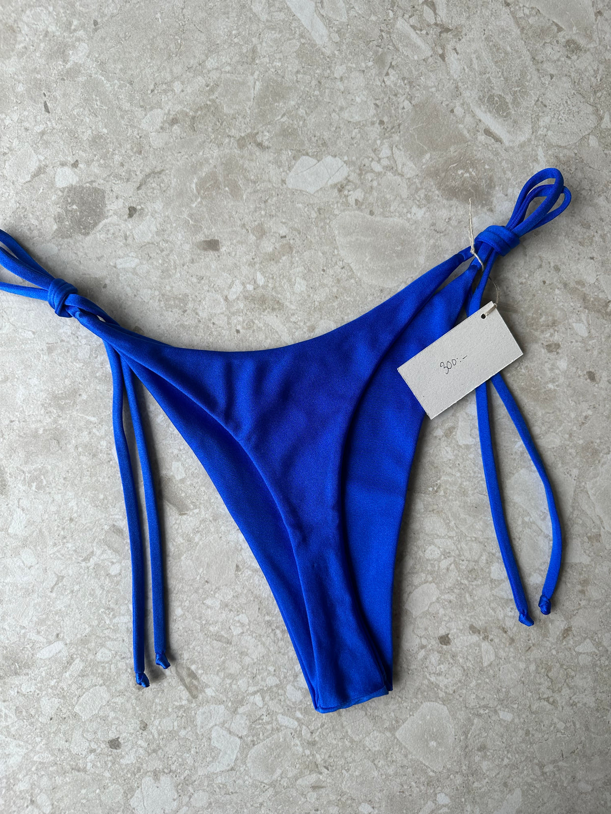 M Tie up minimal